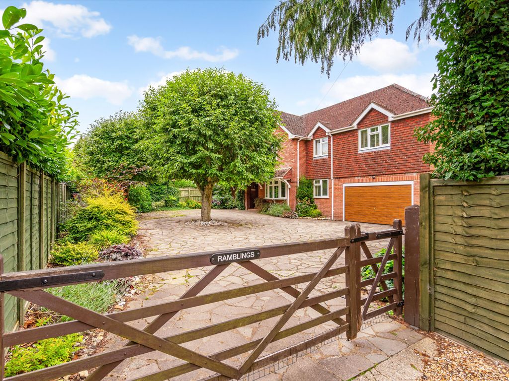 8 bed detached house for sale in Skippetts Lane West, Basingstoke, Hampshire RG21, £1,000,000