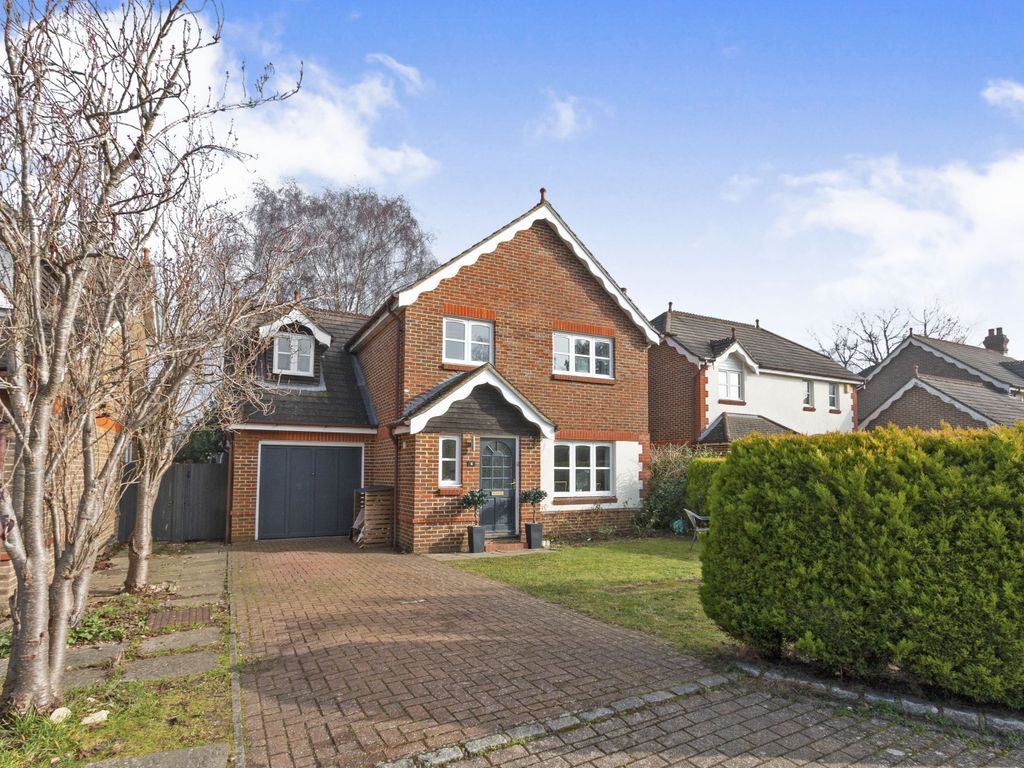 4 bed detached house for sale in Mallards Way, Lightwater GU18 Zoopla
