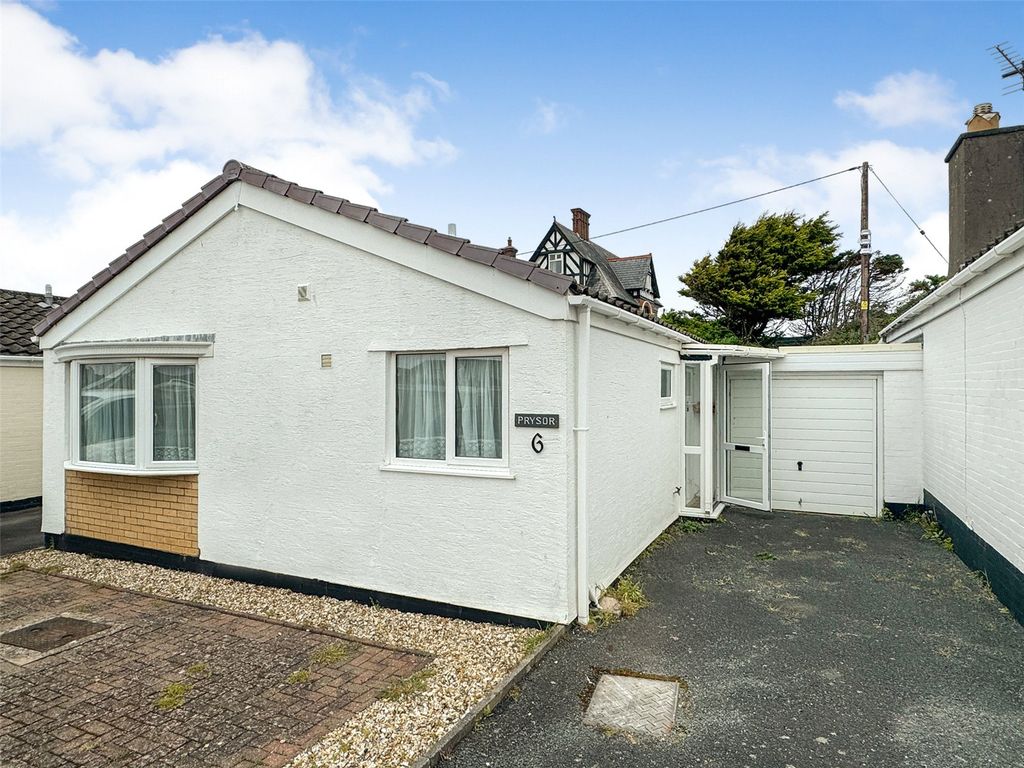 2 bed bungalow for sale in Talyllyn Drive, Tywyn, Gwynedd LL36, £