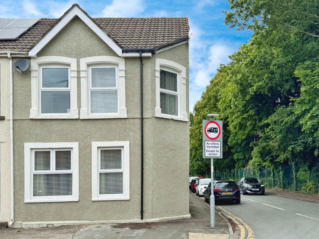 3 bed semidetached house for sale in Afon Road, Llangennech, Llanelli, Carmarthenshire SA14, £