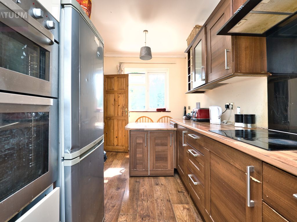 2 bed flat to rent in Donald Drive, Redbridge, Chadwell Heath, Romford ...