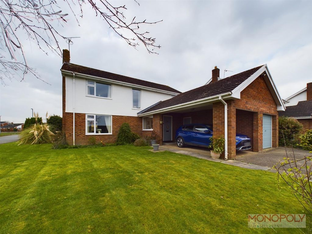 4 bed detached house for sale in Trevalyn Way, Rossett, Wrexham LL12, £