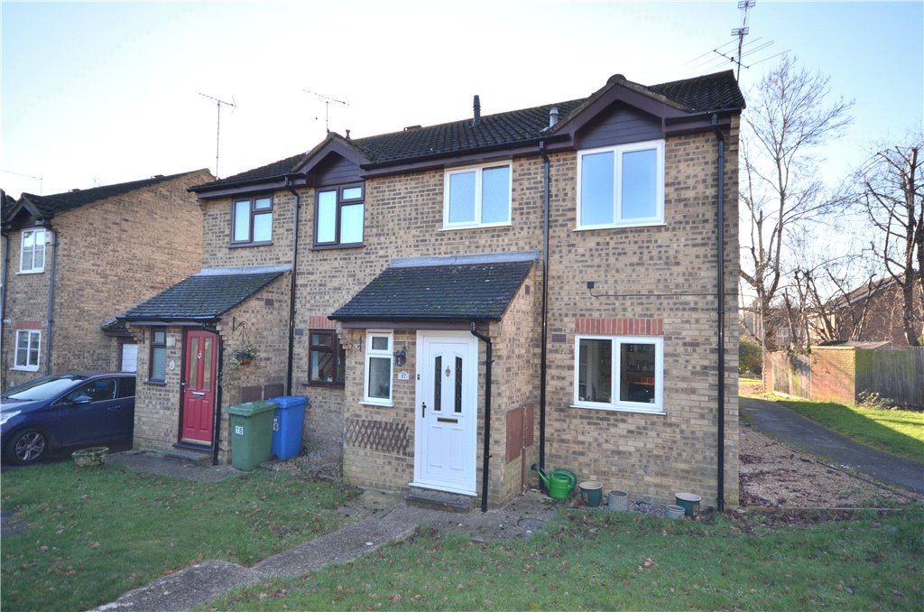 3 bed end terrace house for sale in Cross Gates Close, Bracknell
