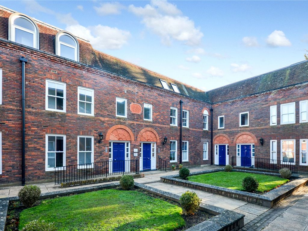 1 bed flat for sale in Oxford Road, Aylesbury HP19, £185,000 Zoopla