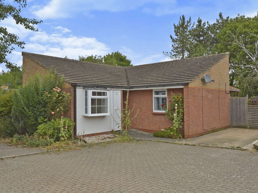 2 bed bungalow for sale in Lanfranc Gardens, Bolbeck Park, Milton