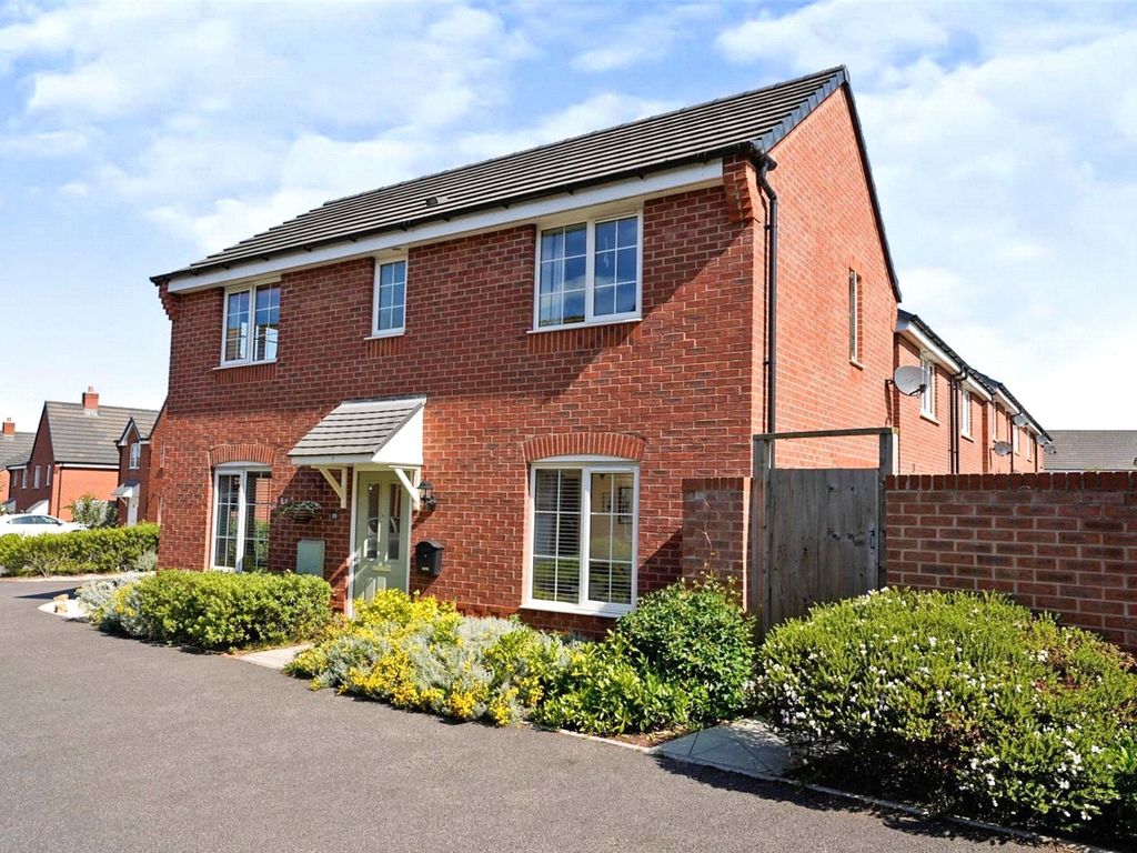 3 bed detached house for sale in Egremont Close, Evesham