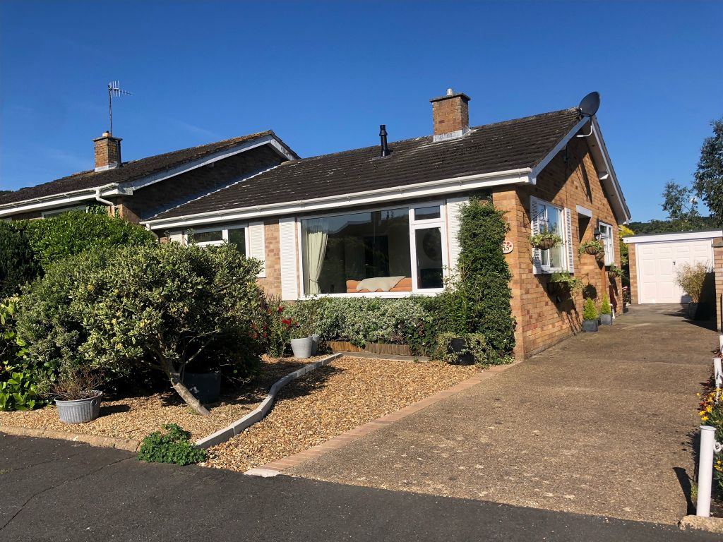 2 bed semidetached bungalow for sale in Bracken Avenue, Overstrand