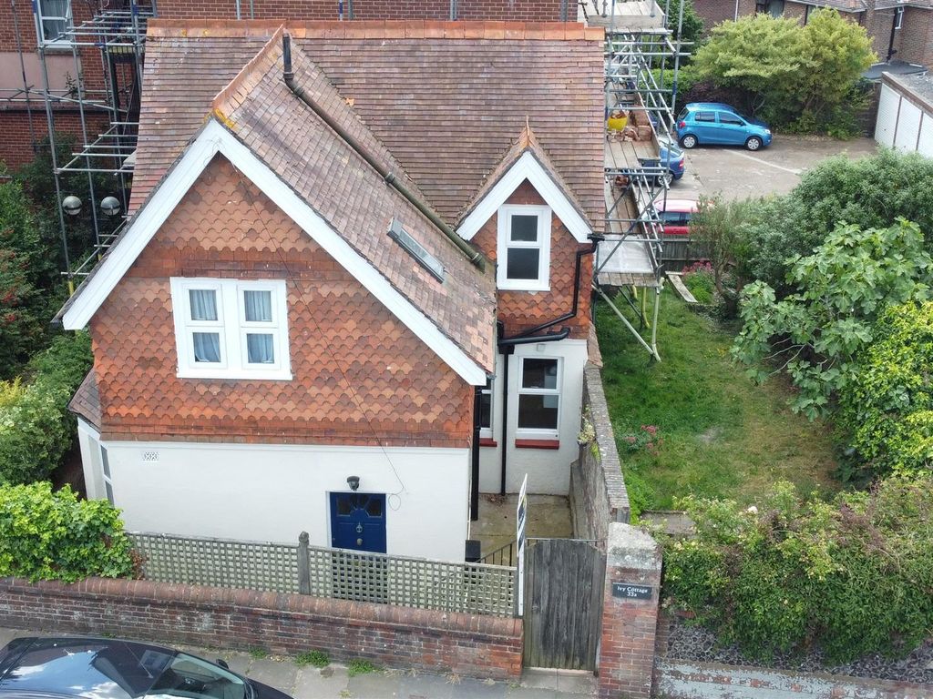 2 bed property for sale in Selwyn Road, Eastbourne BN21 Zoopla