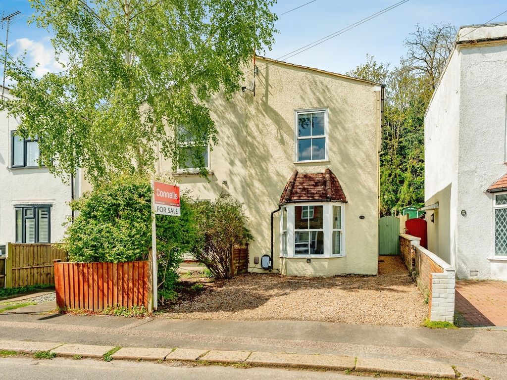 3 bed semidetached house for sale in Garlands Road, Redhill RH1, £