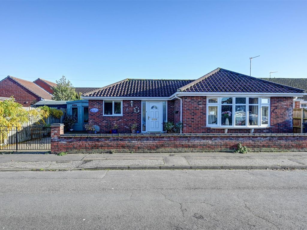 2 bed detached bungalow for sale in Chestnut Avenue, Bradwell, Great Yarmouth NR31, £230,000