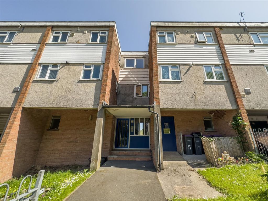 2 bed flat for sale in High Street, Pontypool NP4 Zoopla
