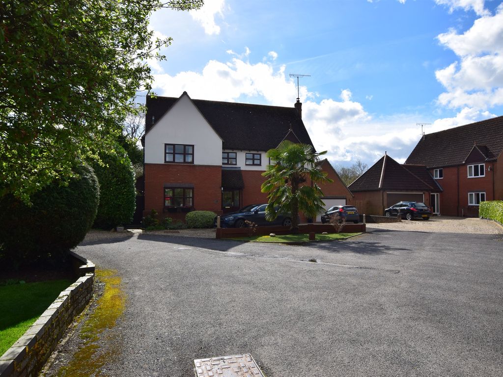 5 bed detached house for sale in Priory Wood, Castle Hedingham