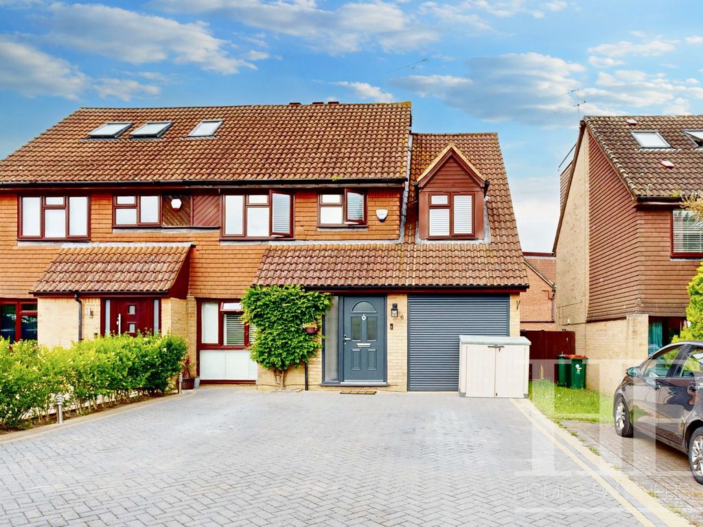 4 bed semidetached house for sale in Capsey Road, Ifield RH11, £