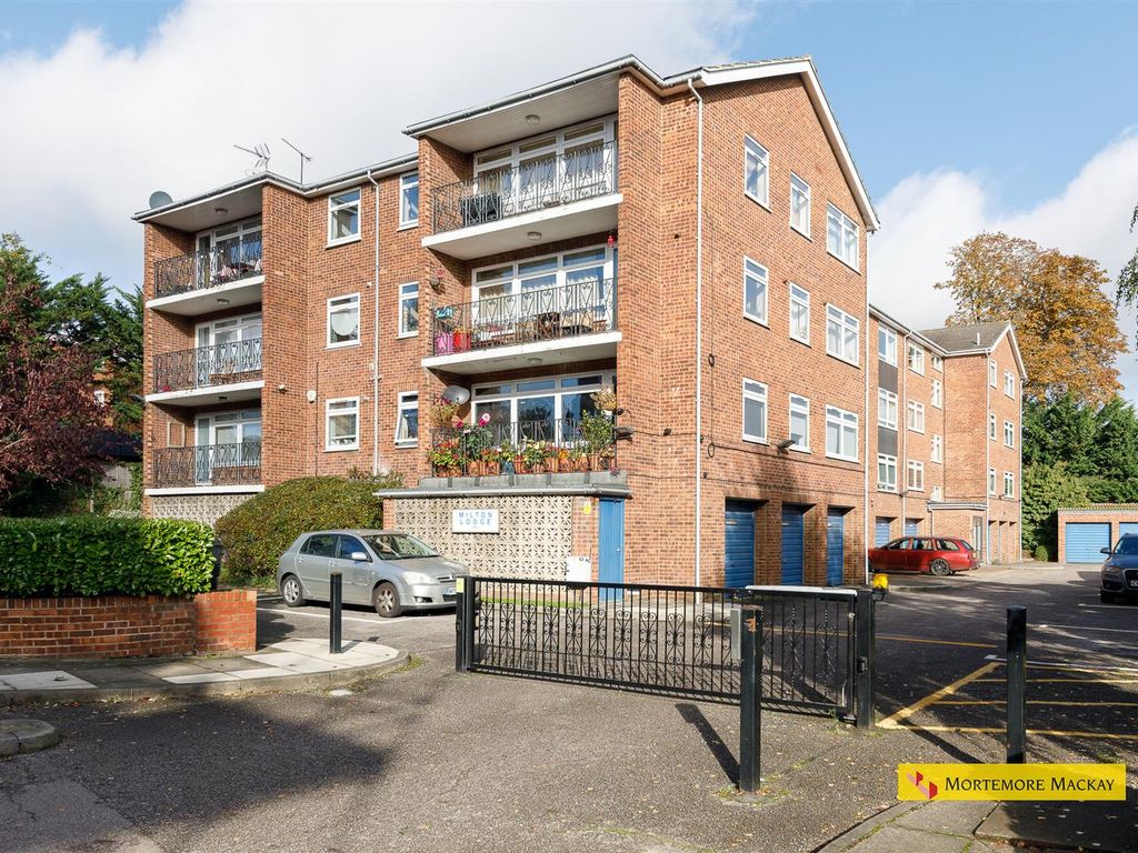 2 bed flat for sale in Station Road, London N21, £435,000 Zoopla