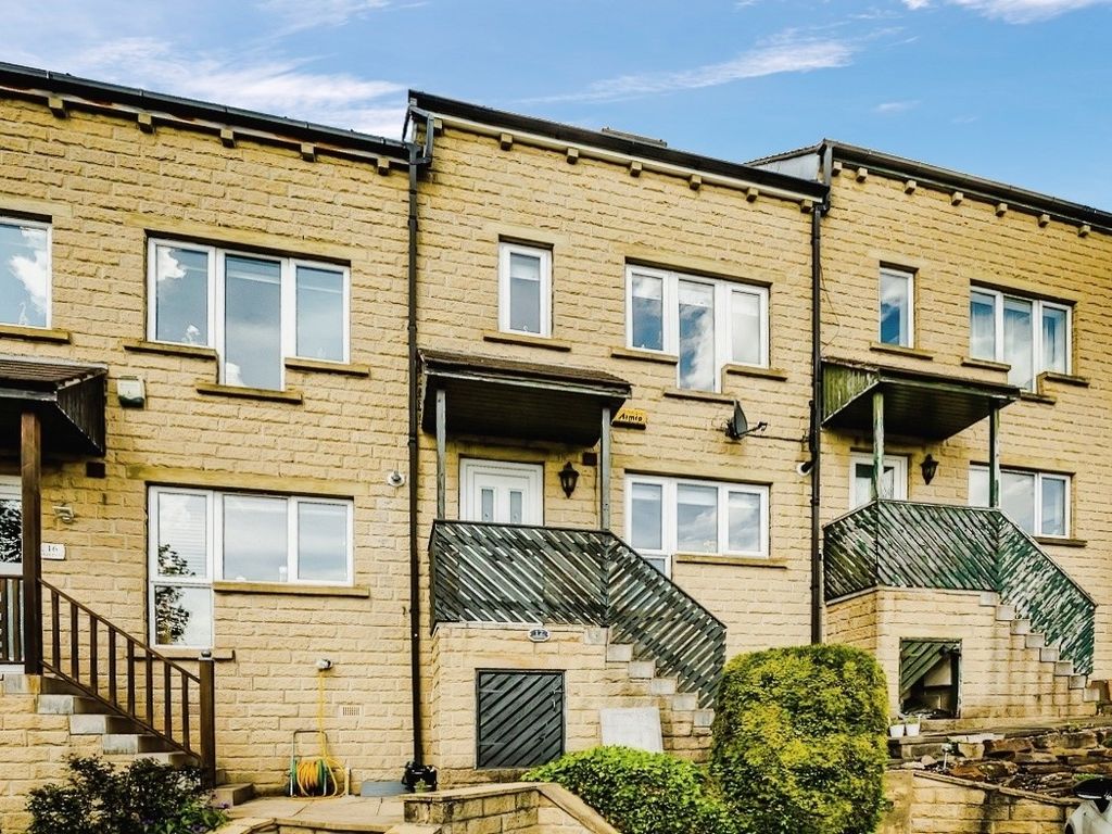 3 bed end terrace house for sale in High Fields, Wakefield Road