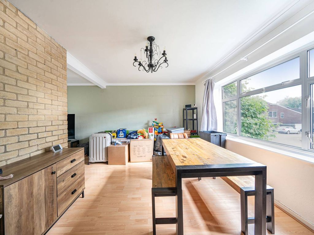 3 bed property to rent in Sequoia Park, Hatch End, Pinner HA5, £2,500