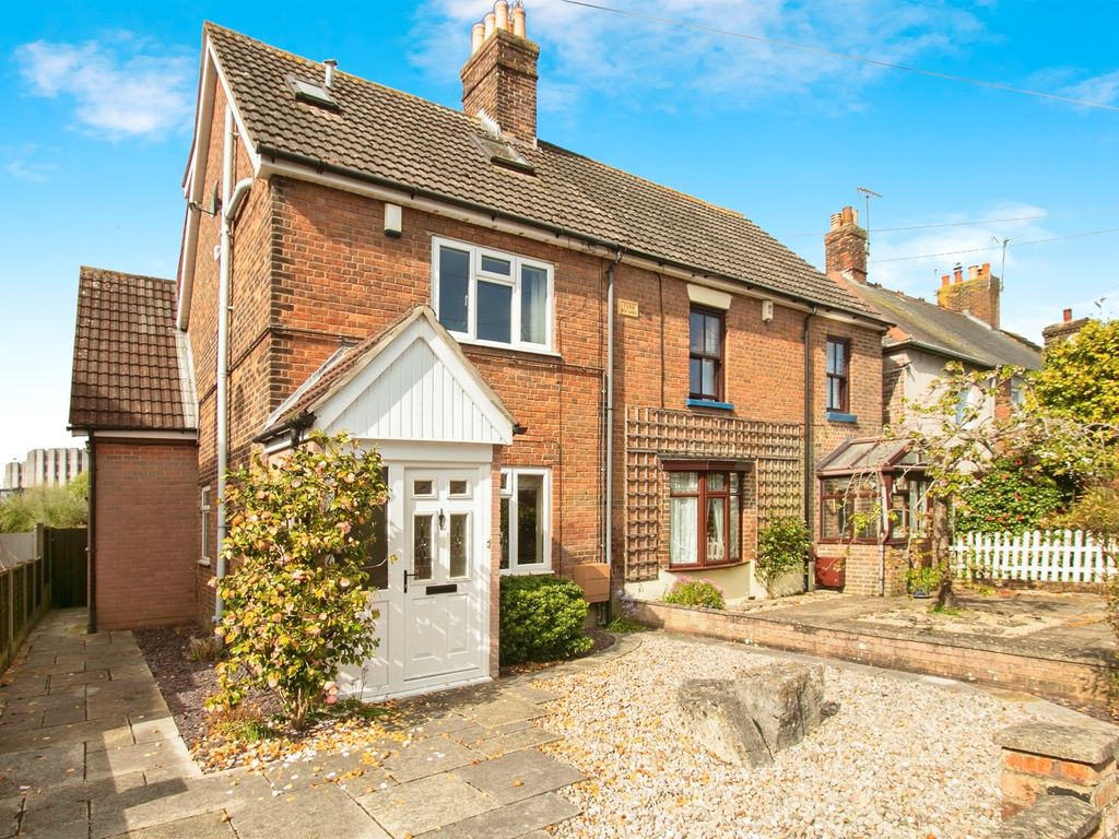 4 bed semidetached house for sale in Shaftesbury Road, Poole BH15, £