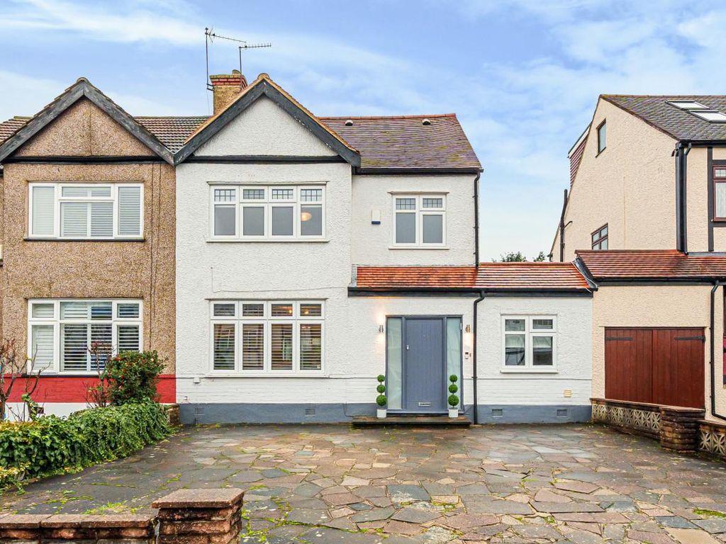 Property for sale in Delamere Gardens, London NW7, £1,000,000 Zoopla