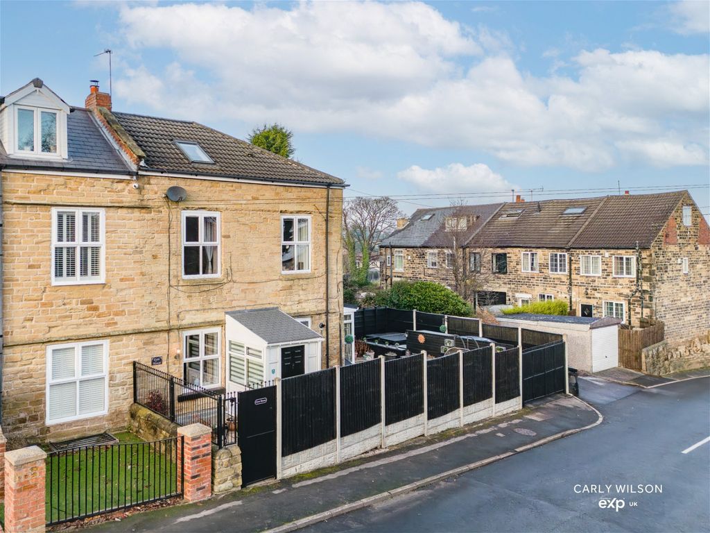 3 bed town house for sale in Old Hall Drive, Bramley, Rotherham S66, £