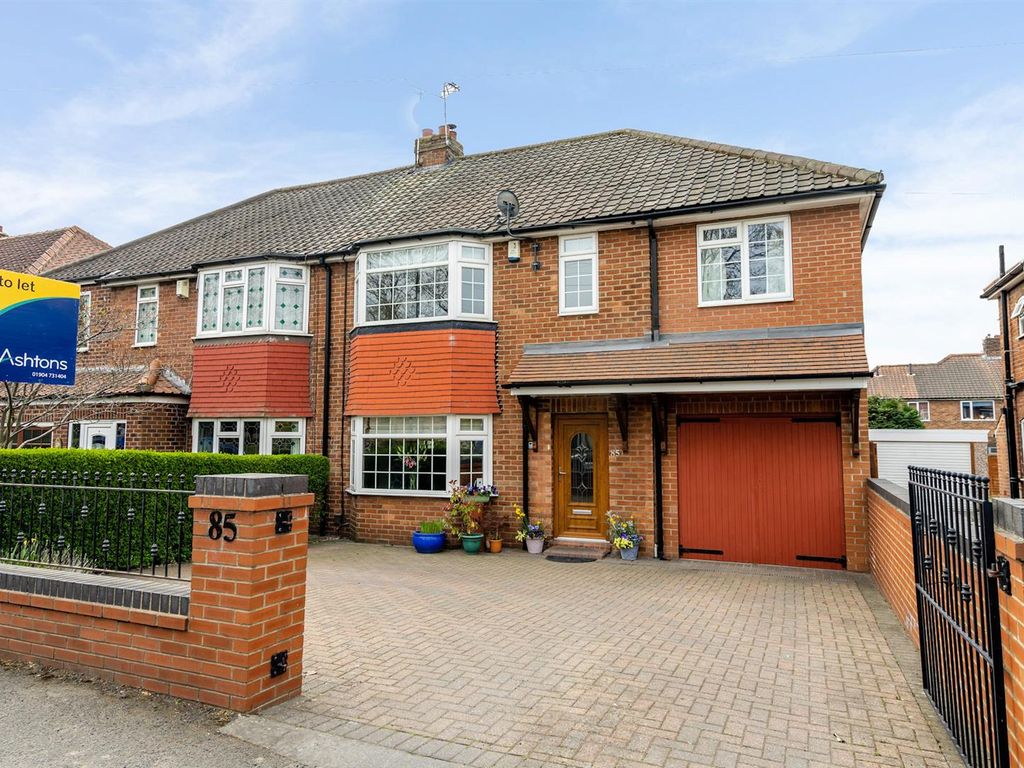 4 bed detached house to rent in Boroughbridge Road, York YO26, £1,700