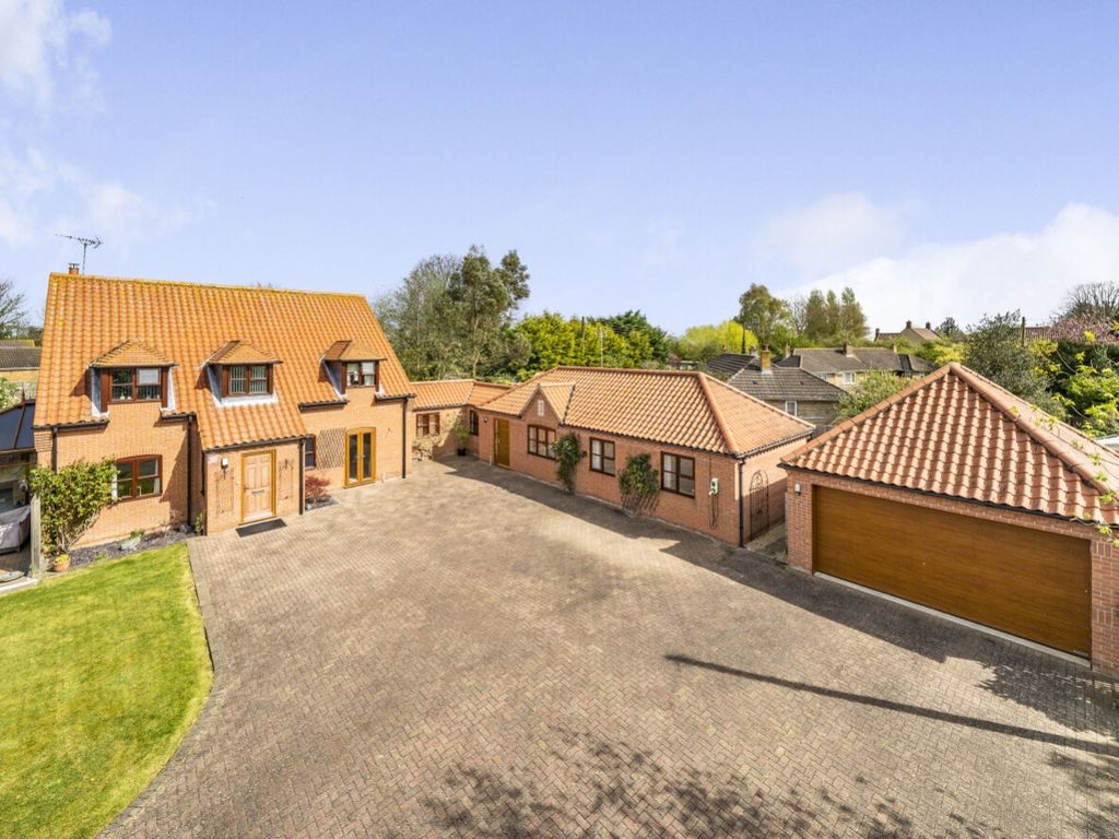 6 bed detached house for sale in High Street, Osbournby, Sleaford