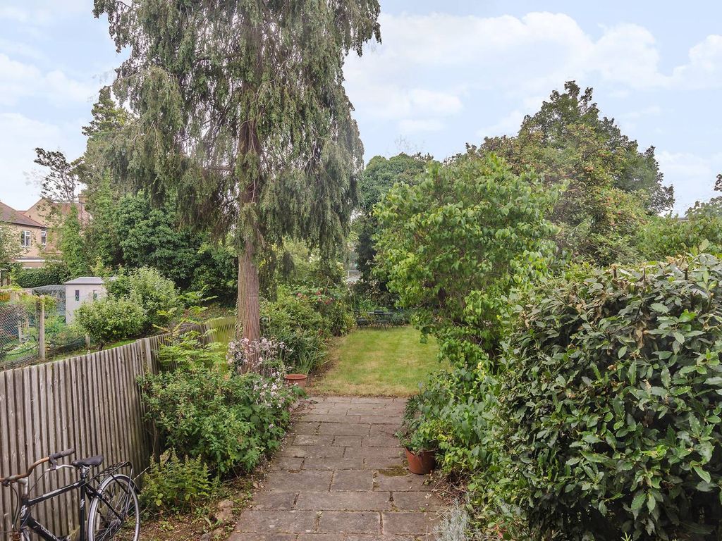 Courtfield Avenue, Harrow HA1  