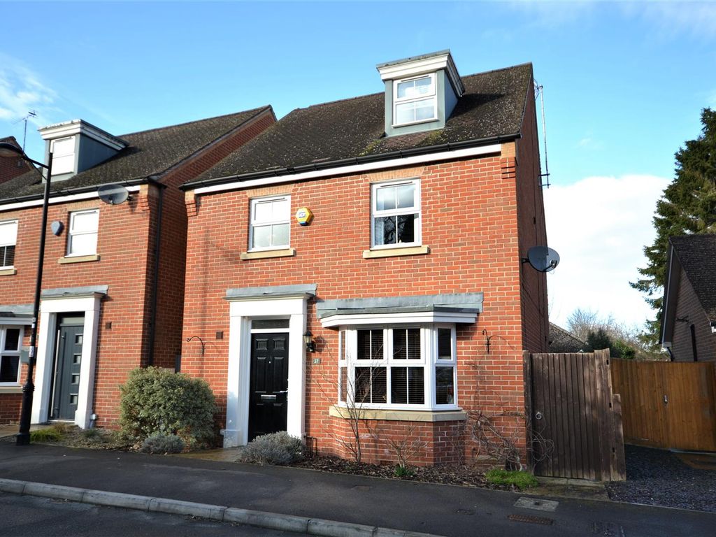 4 bed detached house for sale in Chilworth Way, SherfieldOnLoddon