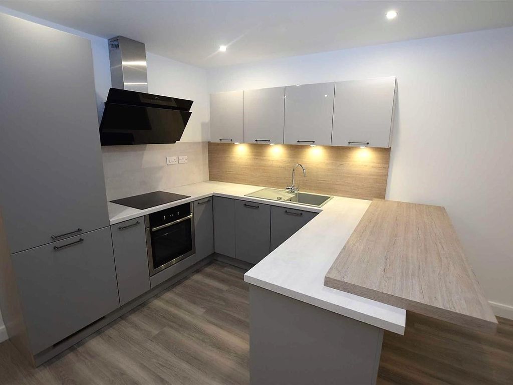 2 bed flat to rent in Gladstone Terrace, Barrowford, Nelson BB9, £690