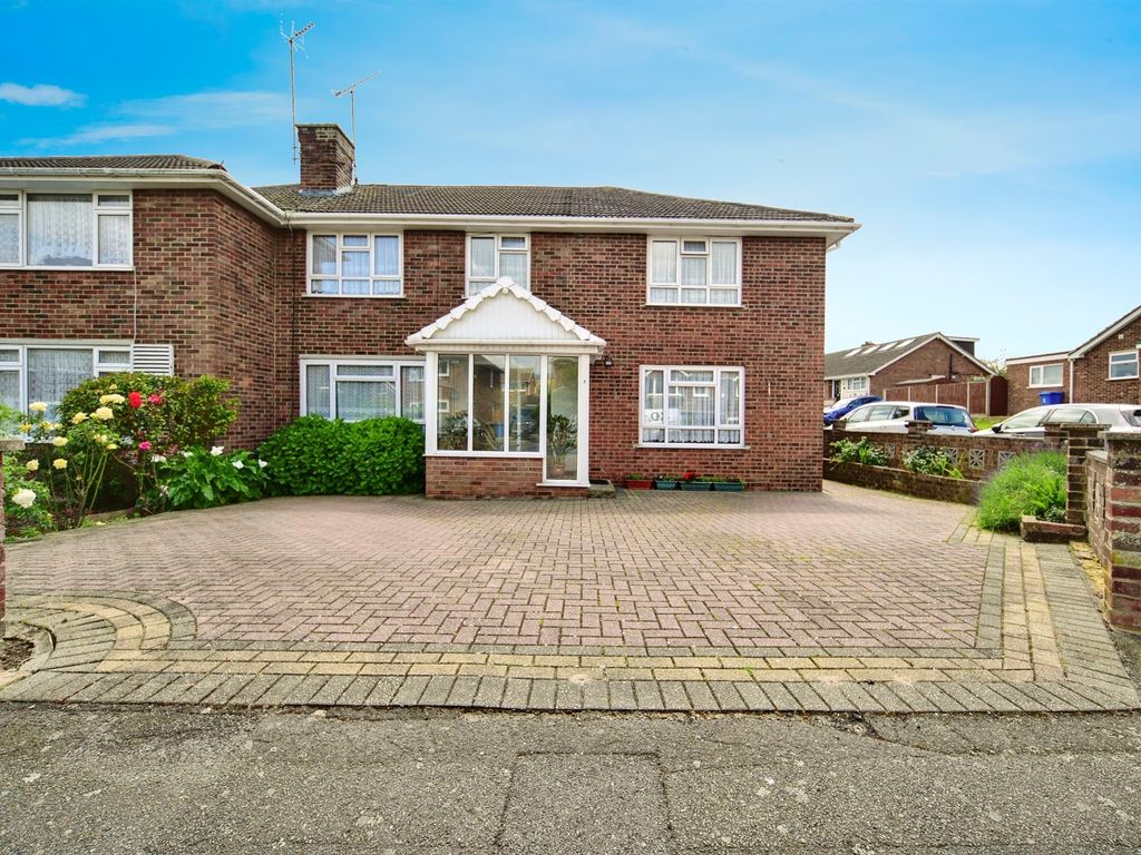 4 bed semidetached house for sale in Chatsworth Drive, Sittingbourne