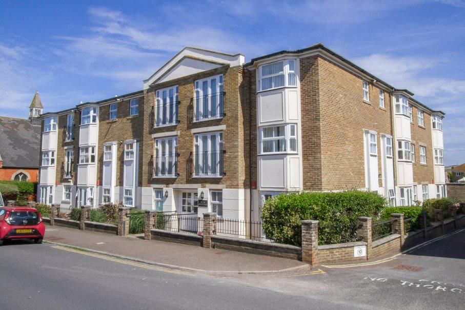 2 bed flat for sale in The Causeway, Seaford BN25 Zoopla