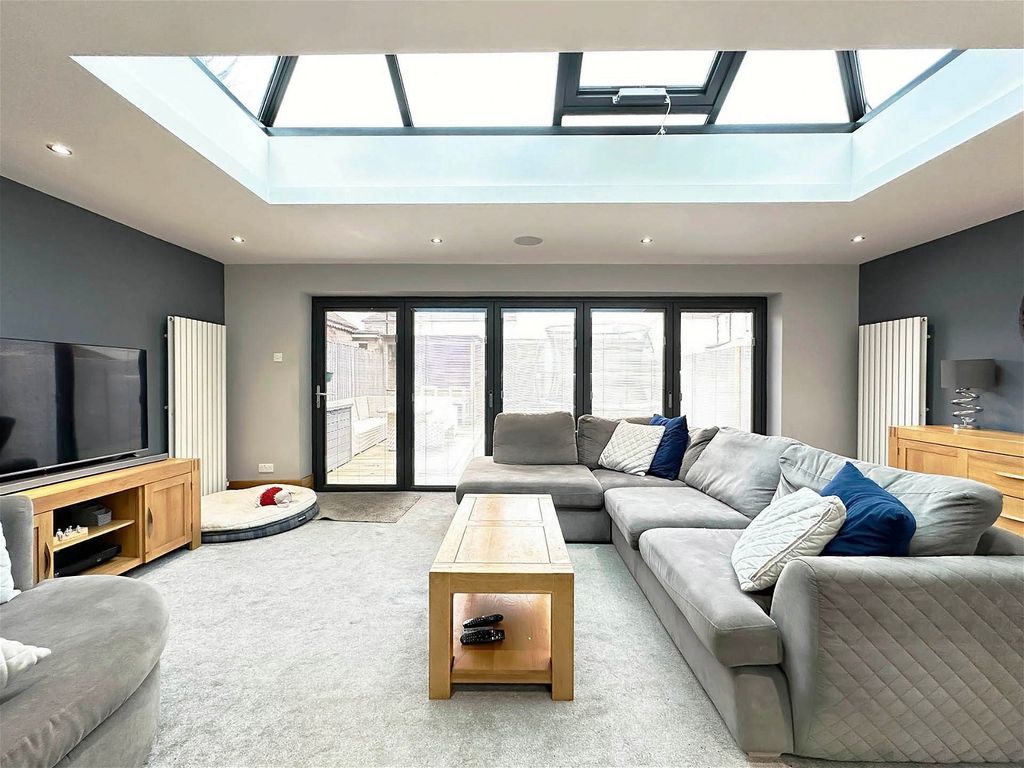 3 bed semidetached house for sale in Princes Road, Dartford DA2, £