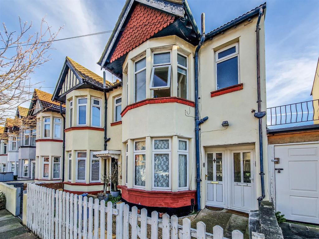 1 bed flat for sale in Westcliff Park Drive, WestcliffOnSea SS0 Zoopla