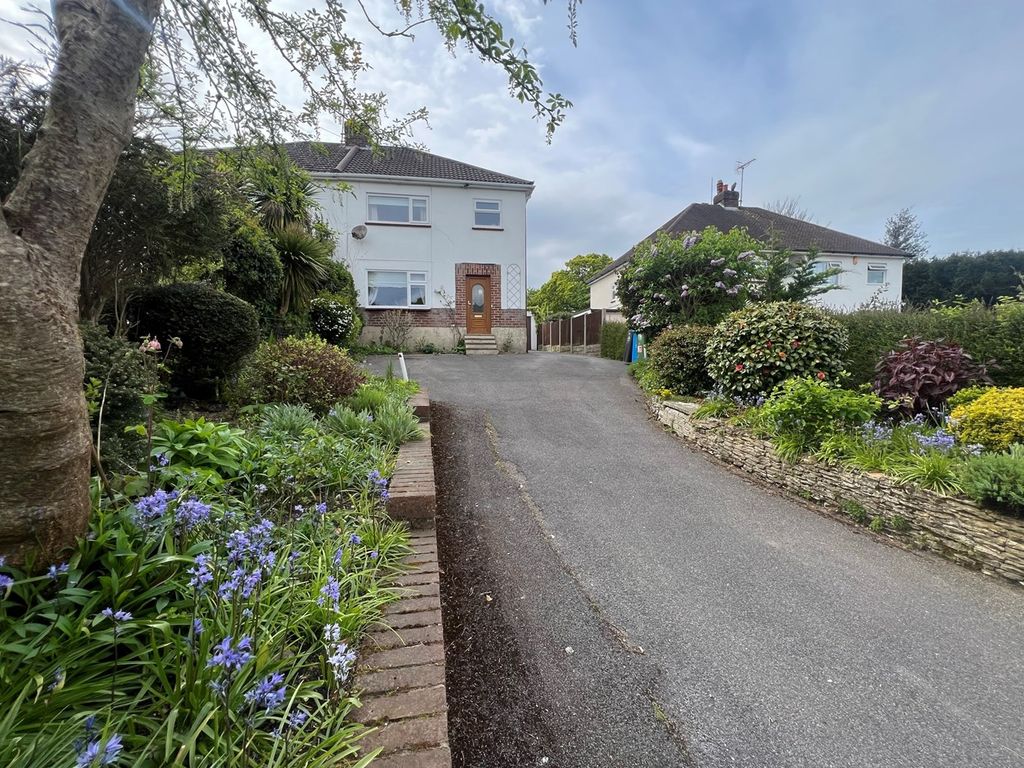 3 bed semidetached house for sale in Foxholes Road, Oakdale, Poole