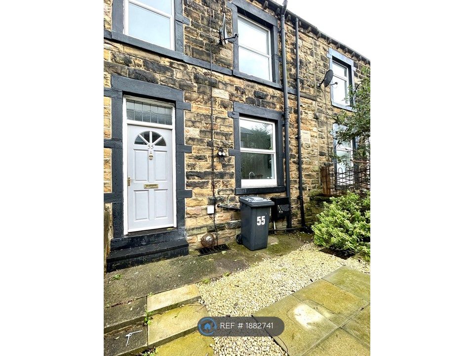 2 bed terraced house to rent in Britannia Road, Morley, Leeds LS27, £
