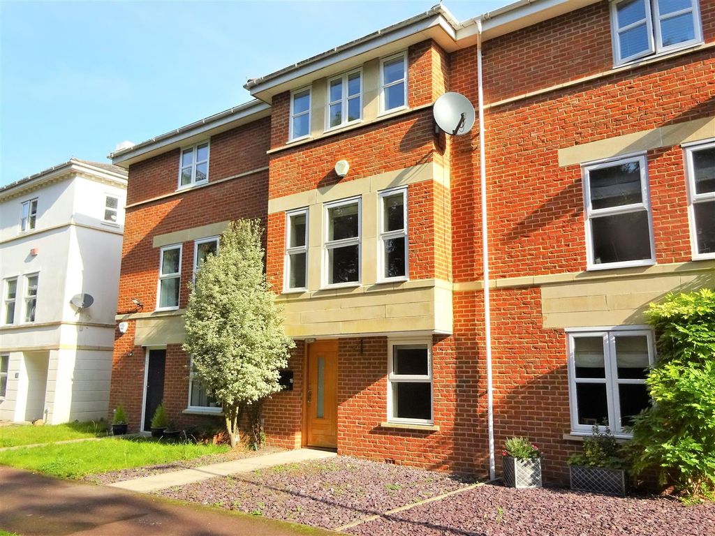 4 bed town house for sale in Gun Tower Mews, Rochester ME1 Zoopla