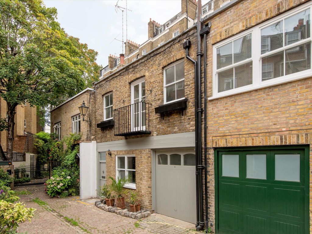 2 bed terraced house for sale in Warwick Square Mews, London SW1V, £