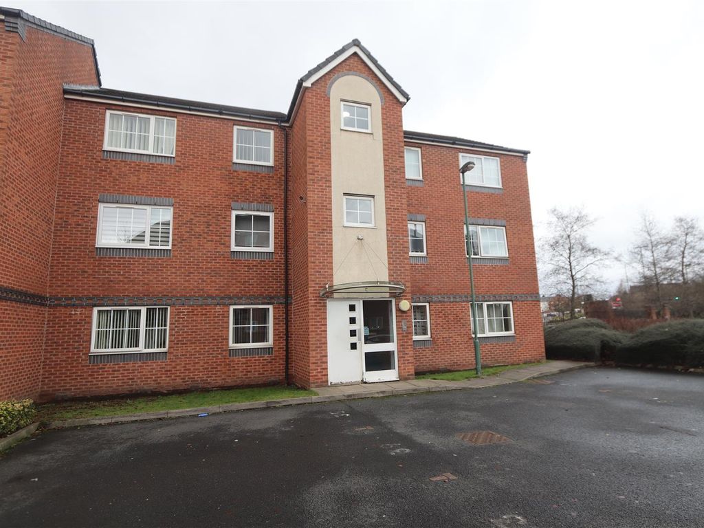 2 bed flat to rent in Waterfront Way, Walsall WS2, £825 pcm Zoopla