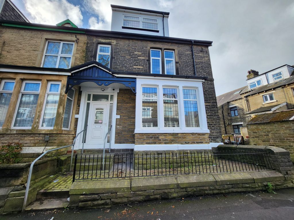 5 bed end terrace house to rent in Hartman Place, Bradford BD9, £1,500