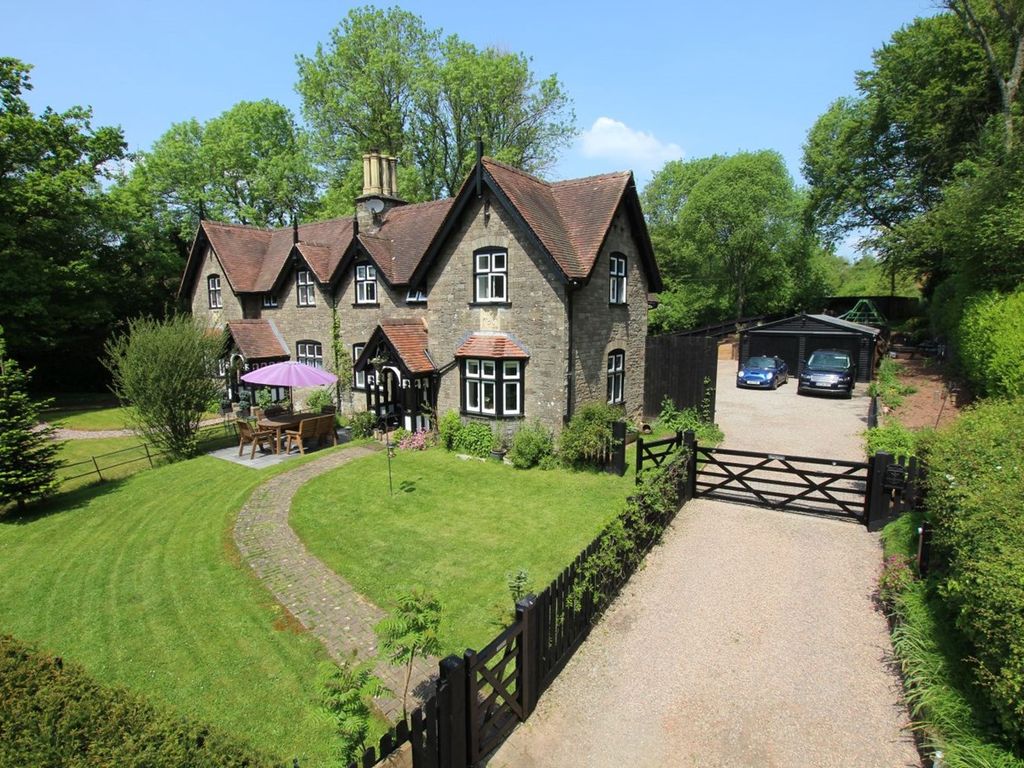 3 bed semidetached house for sale in The Hendre, Monmouth NP25 Zoopla