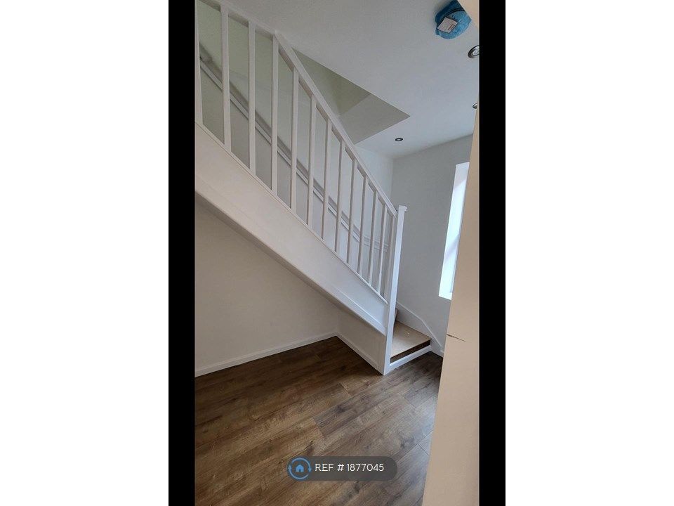 2 bed flat to rent in Dorset Road, BexhillOnSea TN40, £995 pcm Zoopla