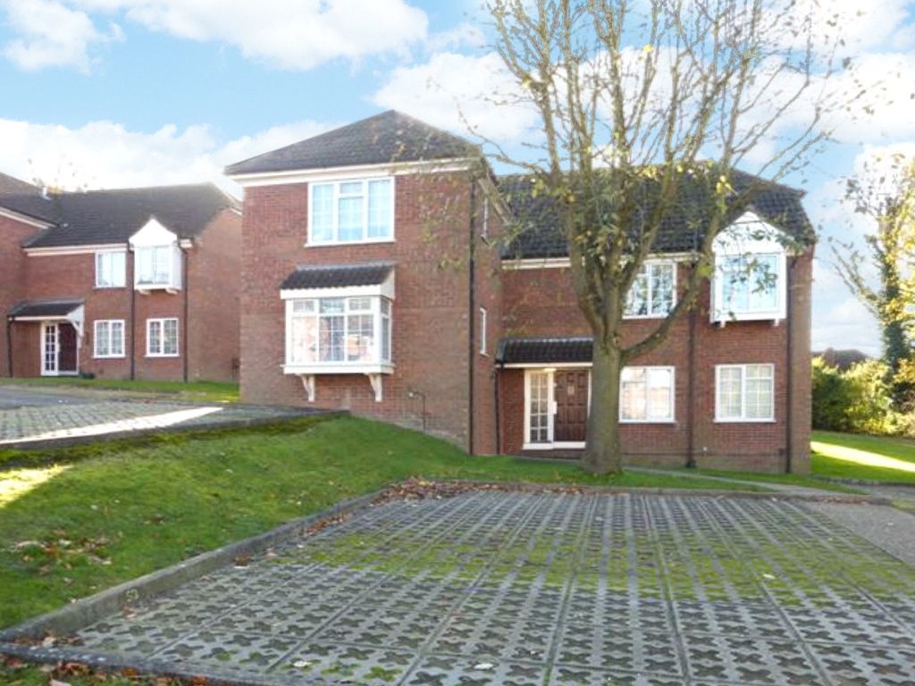 Studio to rent in Bowmans Way, Dunstable, Bedfordshire LU6, £750 pcm
