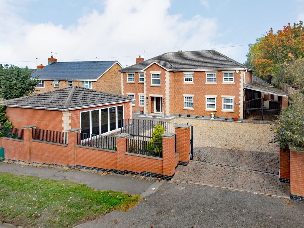 6 bed detached house for sale in Barton Road, Barton Seagrave