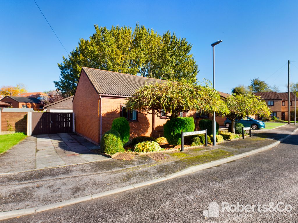 2 bed detached bungalow for sale in Trafalgar Close, AshtonOnRibble