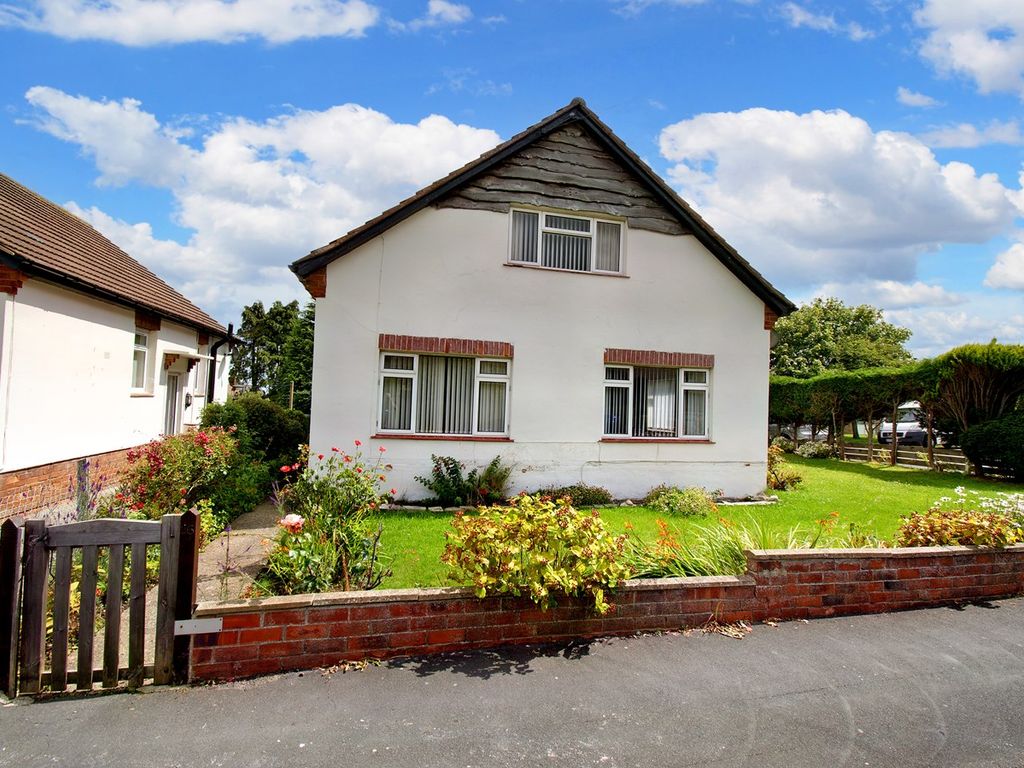 3 bed detached house for sale in Abbeville Avenue, Whitby YO21, £