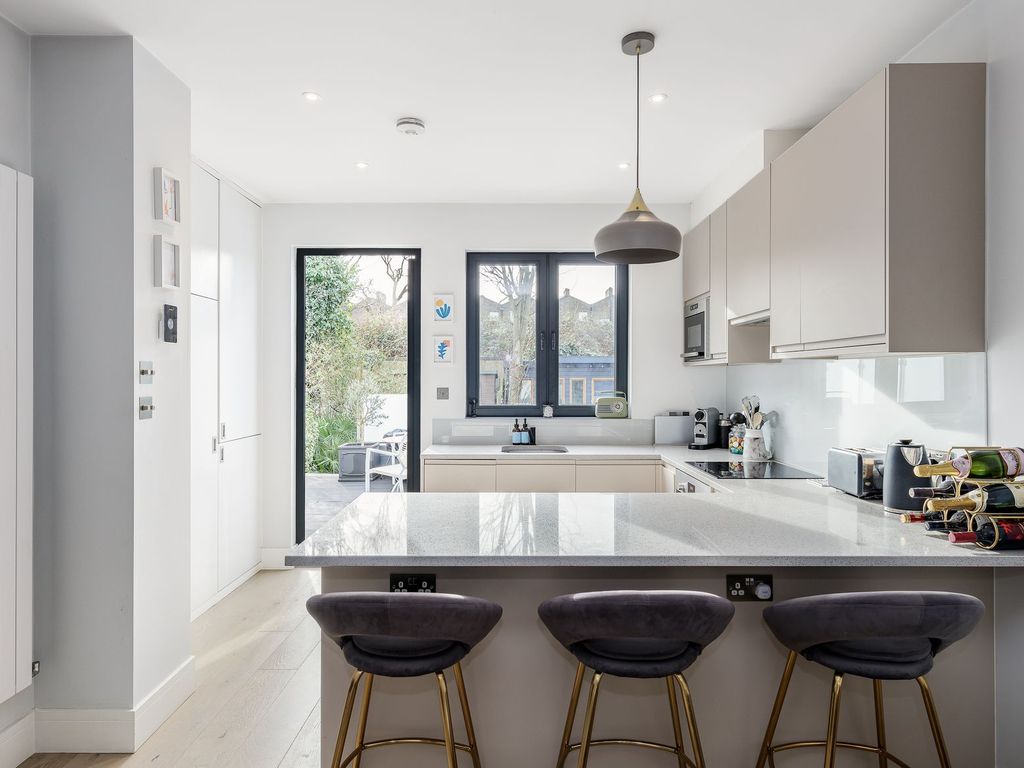 1 bed flat for sale in Fernlea Road, Balham SW12, £450,000 Zoopla