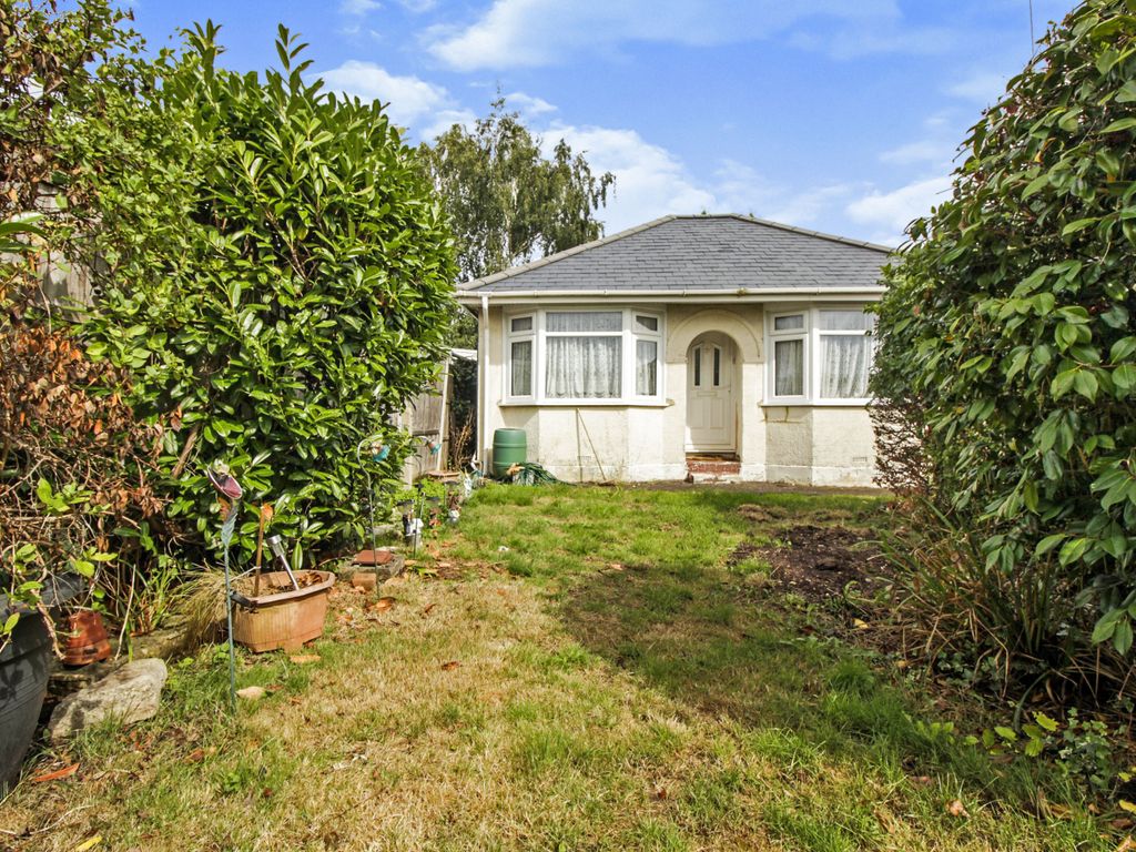 3 bed detached bungalow for sale in Calmore Road, Totton, Southampton