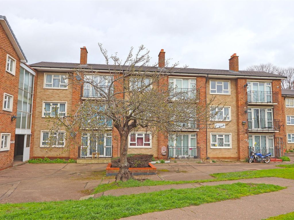 1 bed flat for sale in Christchurch Court, Southchurch Road, Southend