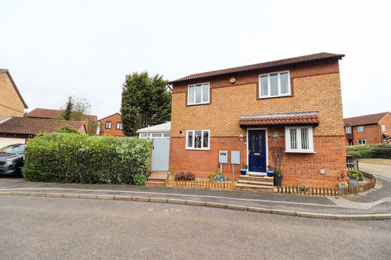 3 bed detached house for sale in Hexham Gardens, Bletchley, Milton