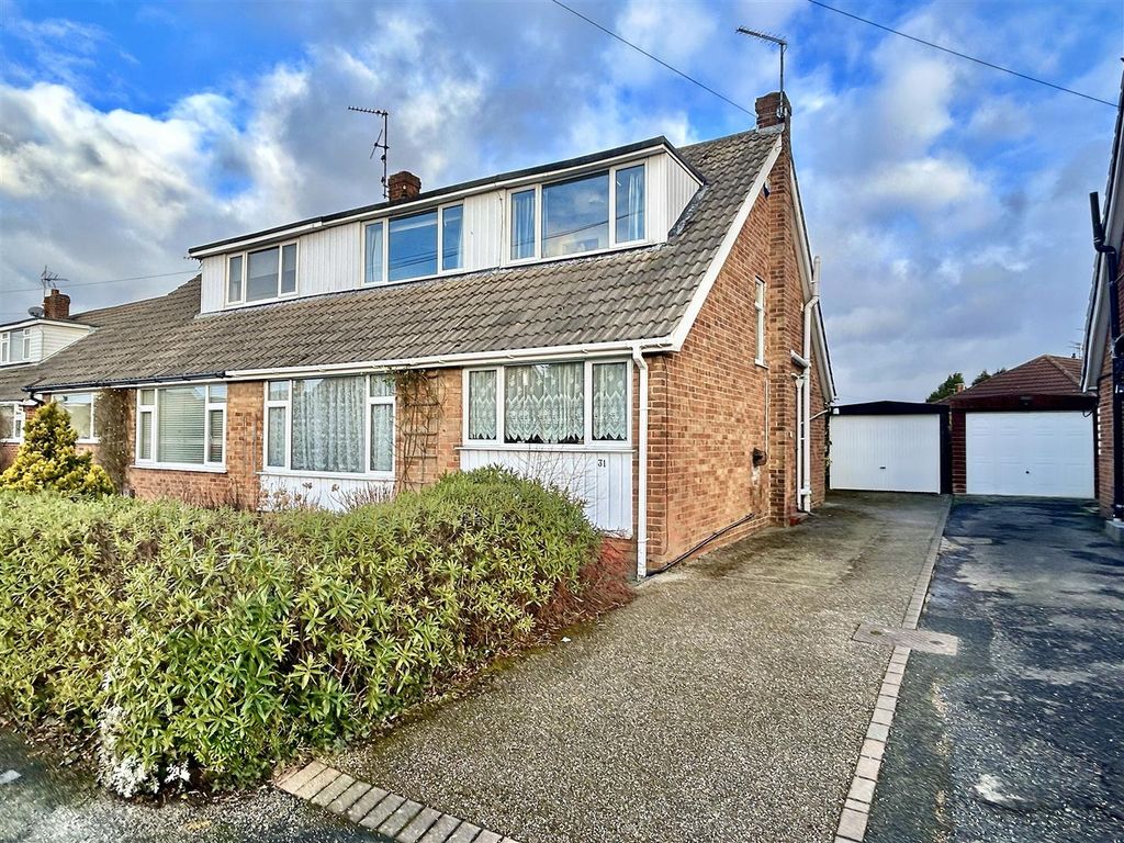 4 bed semidetached bungalow for sale in Meadow Road, Garforth, Leeds