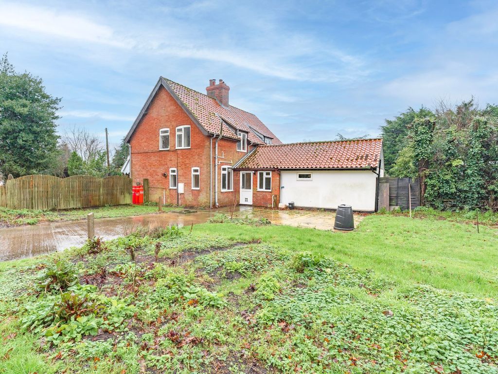 2 bed semidetached house for sale in Stone Lane, Tunstead NR12, £